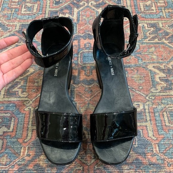 Silence & Noise Platform Sandals - Picture 5 of 10